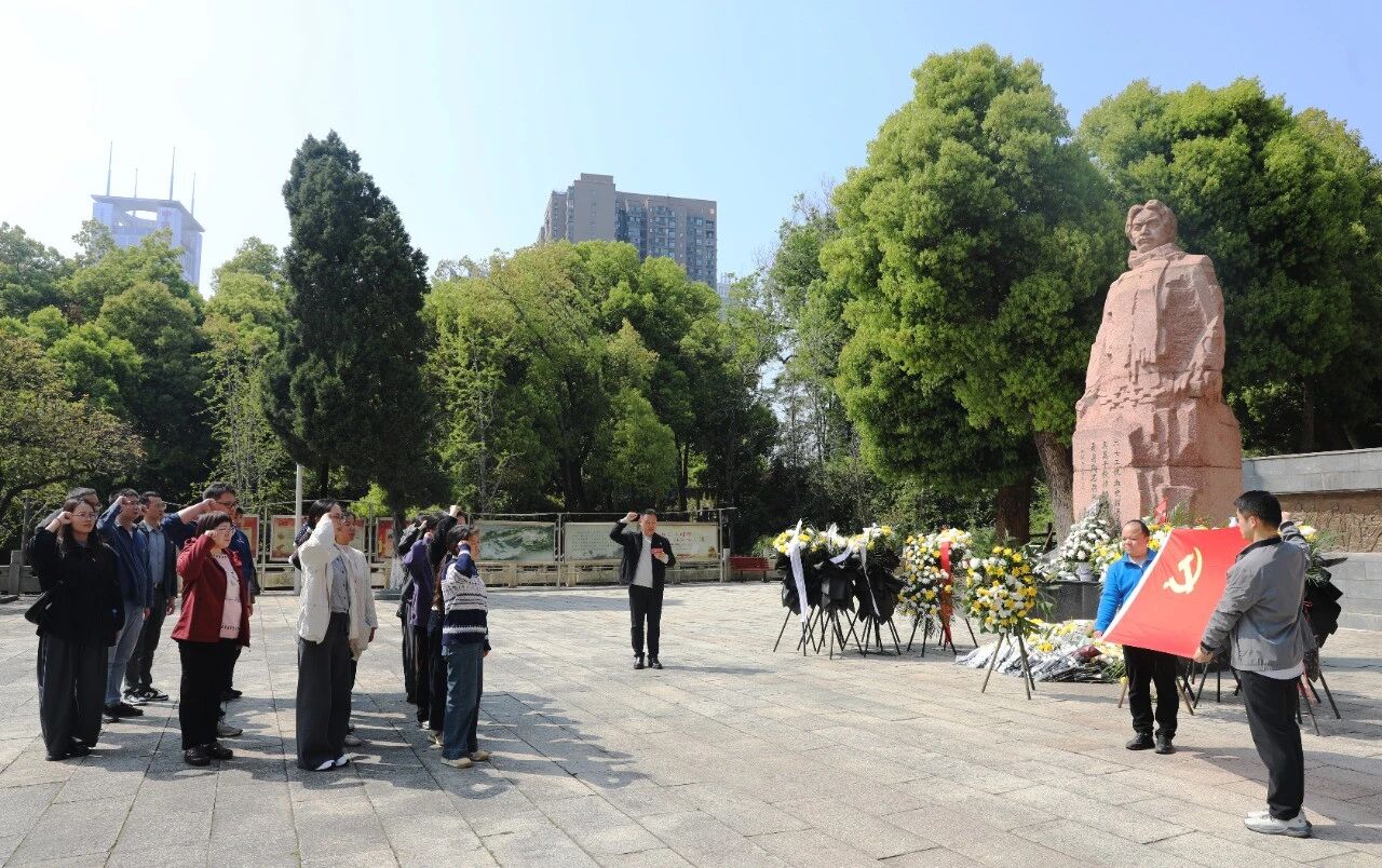 7790必发集团(中国)医药组织党员代表发展怀想革命先烈主题教育活动